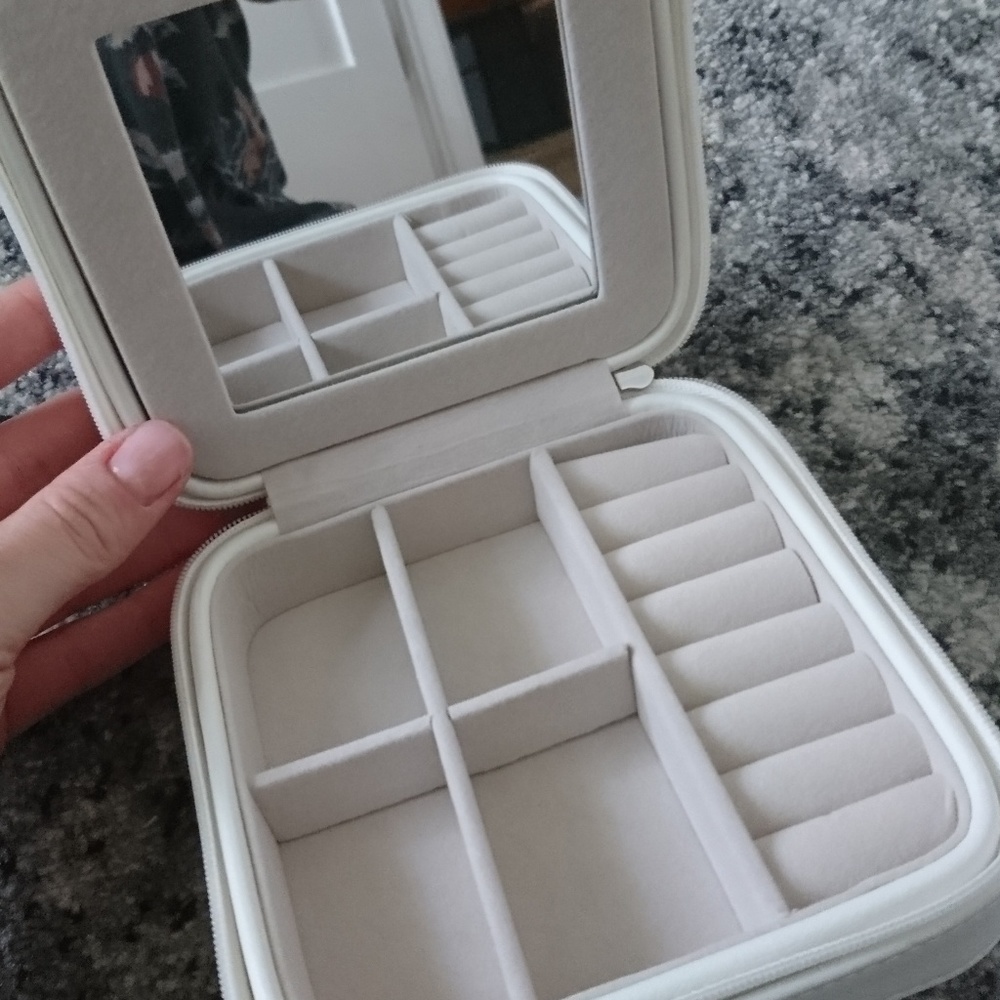 White Leather Velvet lined Mele Jewelry Case